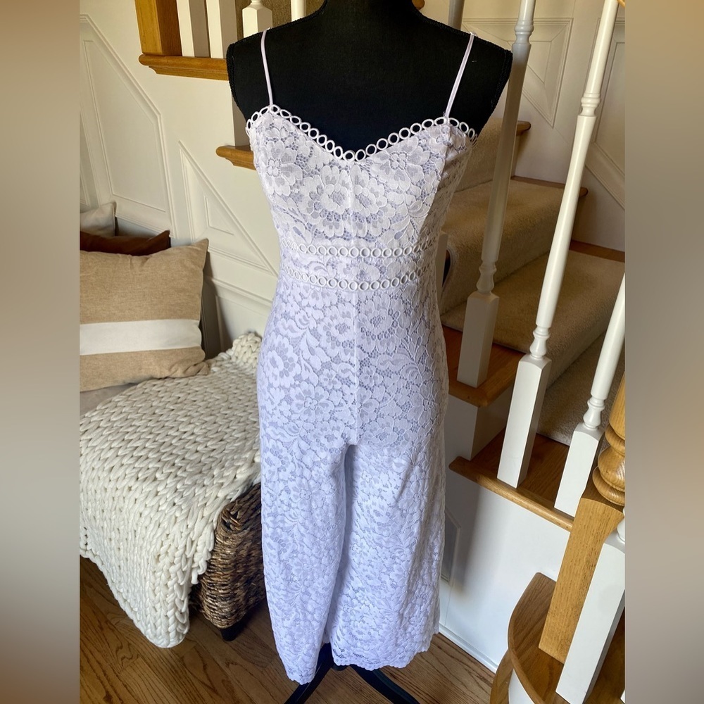 Size XS express white eyelet capri length jumpsuit. Worn once, great condition - Picture 2 of 7